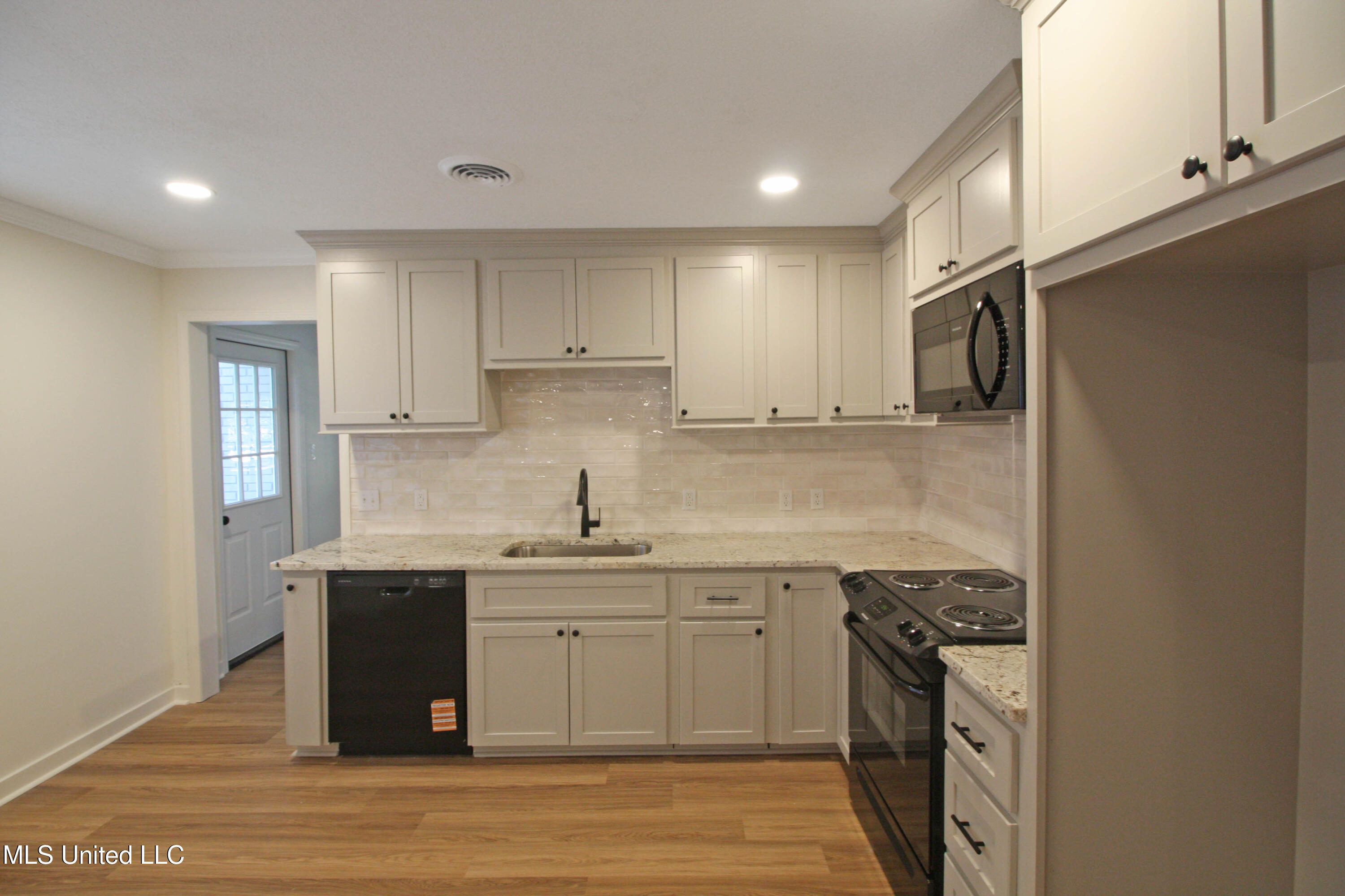 703 Lindale Street Clinton, MS 39056 - Photo 10 of 30 IMG_9156