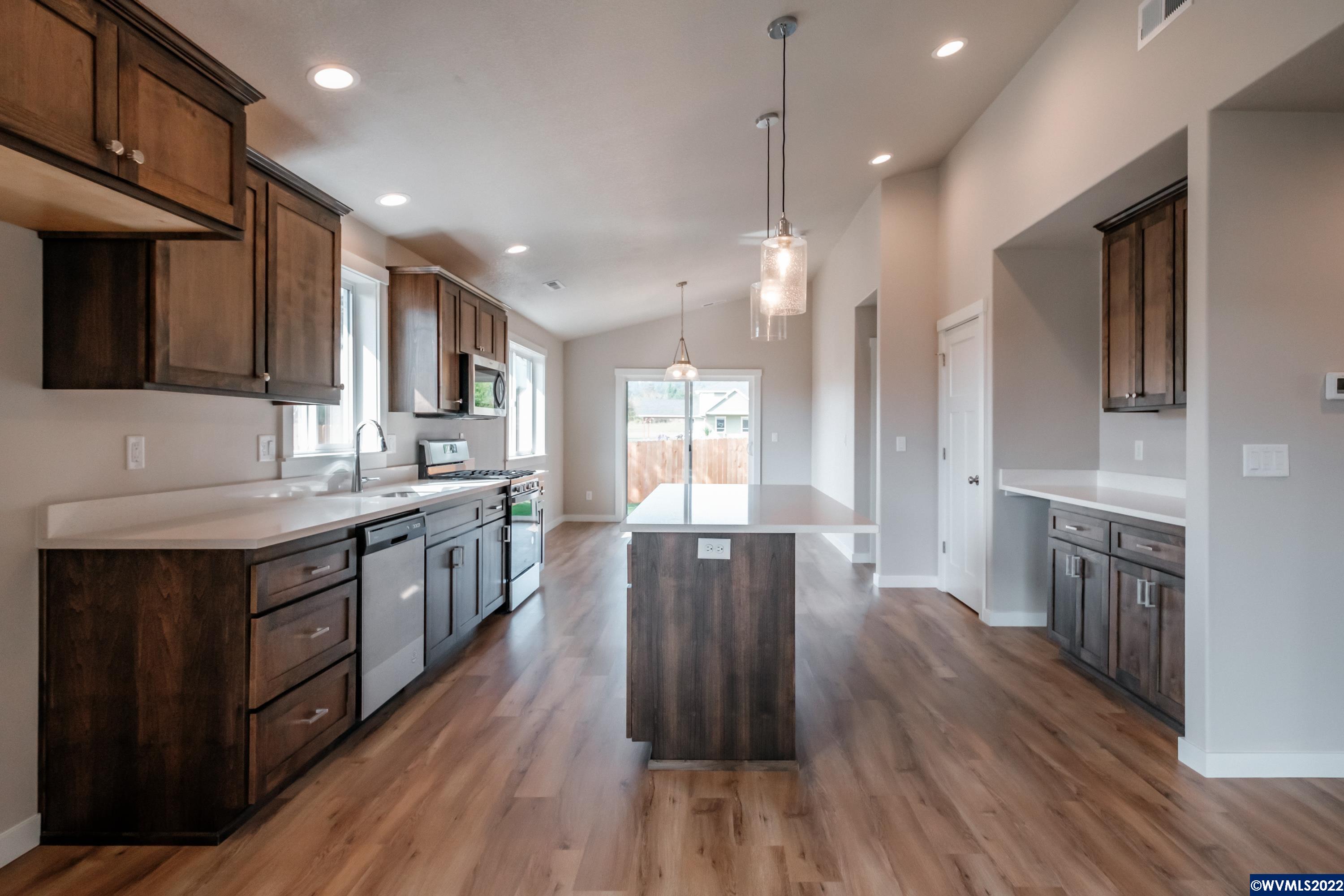 1655 Southwest Ellis Street Dallas, OR 97338 - Photo 9 of 42 Gallery Image 9