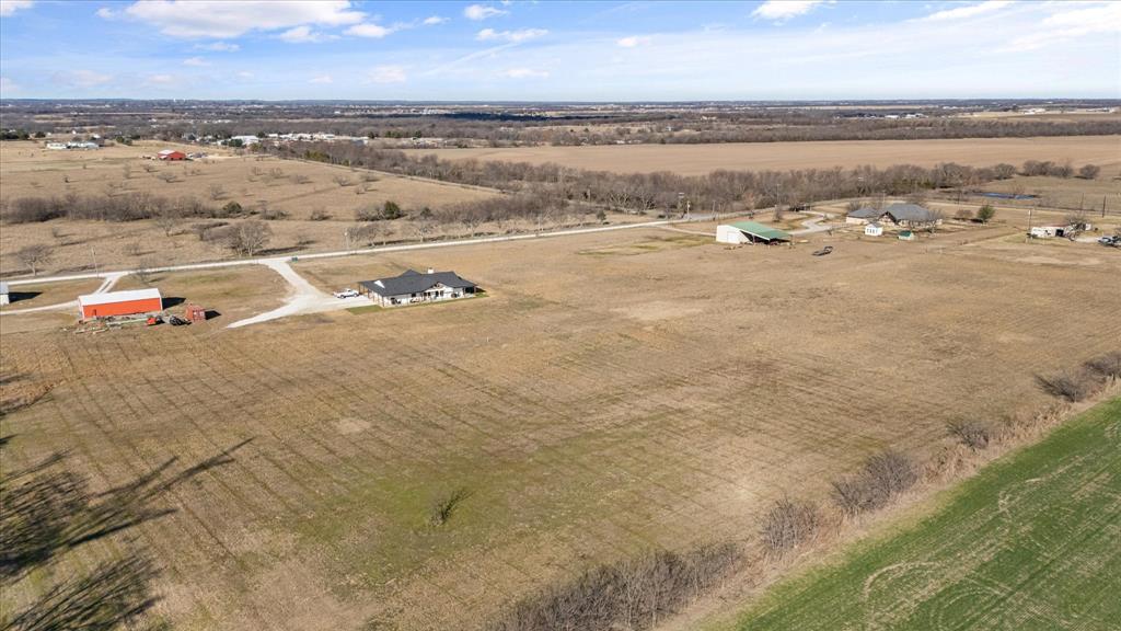 618 Minnis Road Collinsville, TX 76233 - Photo 3 of 37 a view of an ocean and beach