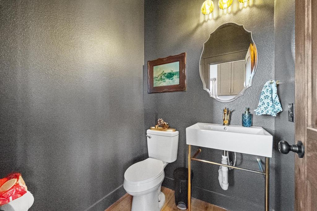 618 Minnis Road Collinsville, TX 76233 - Photo 34 of 37 a bathroom with a toilet a sink and mirror