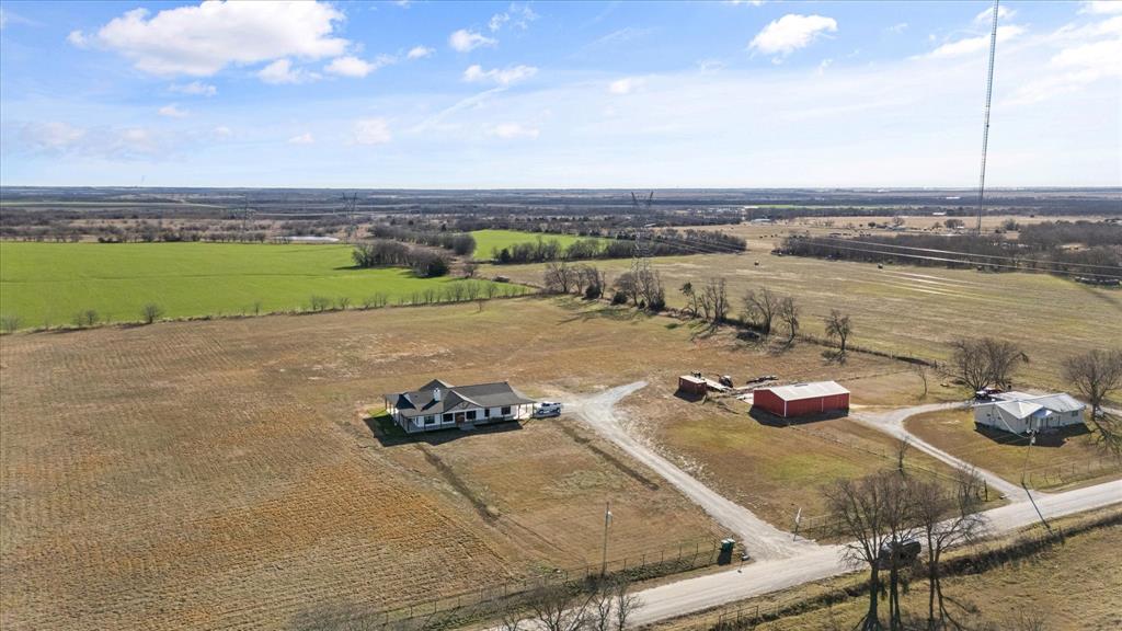 618 Minnis Road Collinsville, TX 76233 - Photo 5 of 37 a view of a terrace