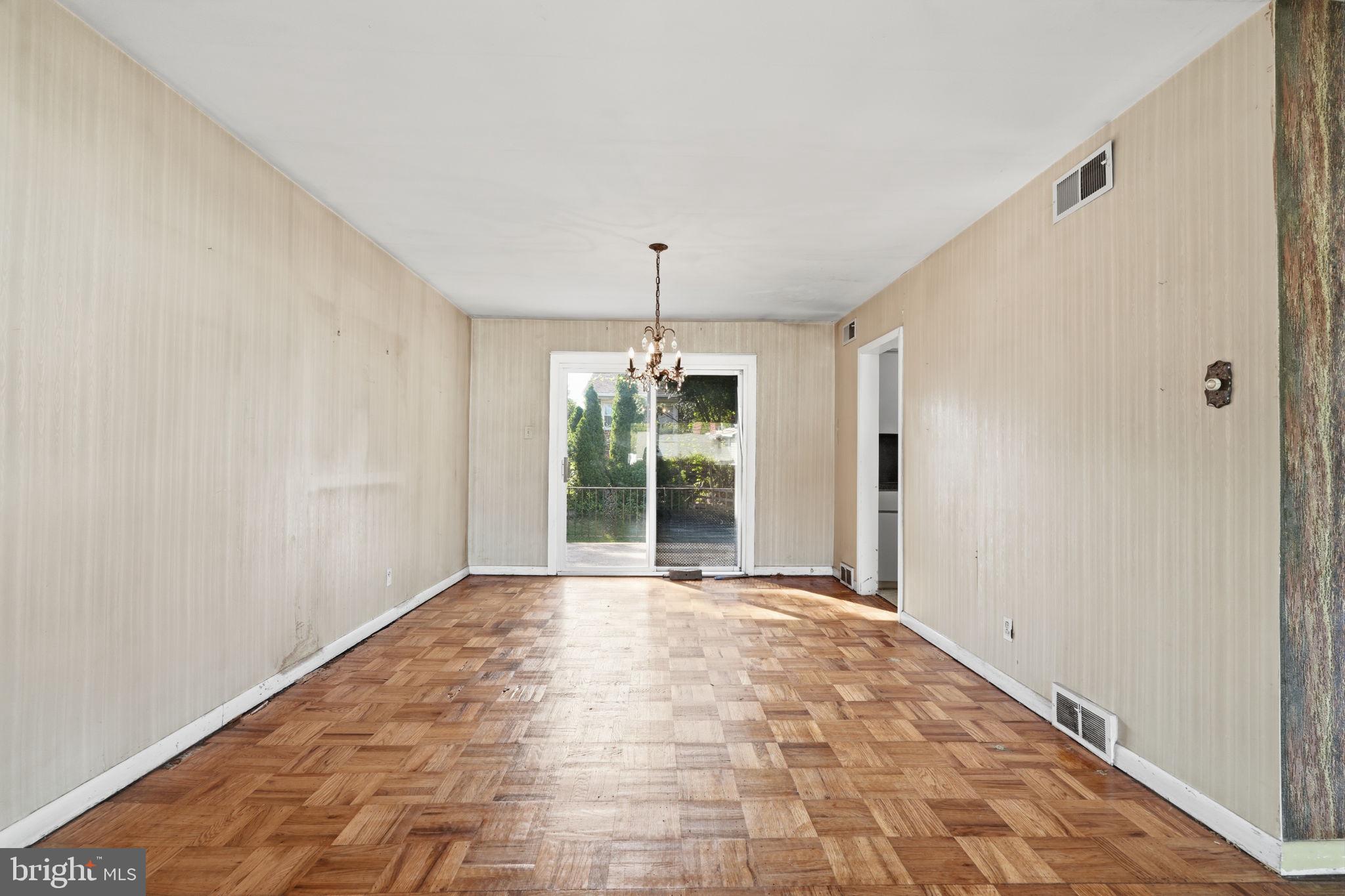 9219 Burbank Road Philadelphia, PA 19115 - Photo 5 of 29