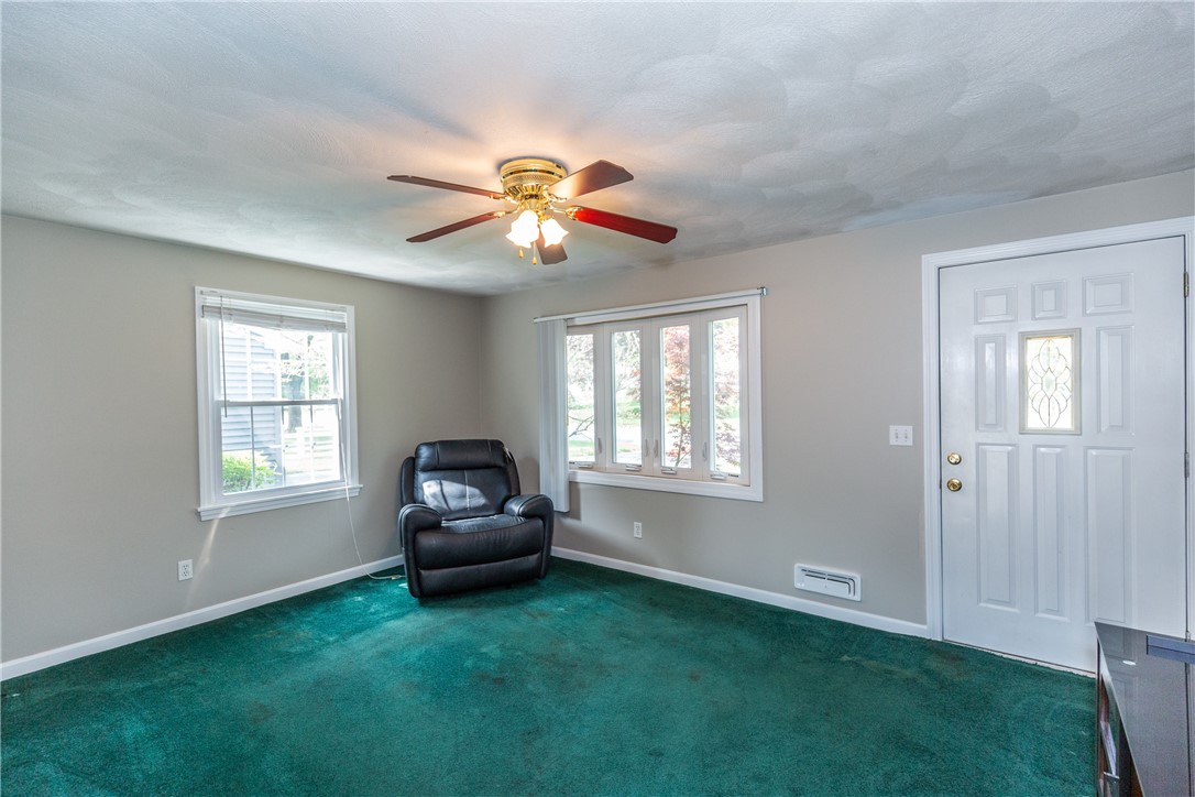 283 Abbott Run Valley Road Cumberland, RI 02864 - Photo 4 of 28 Living room