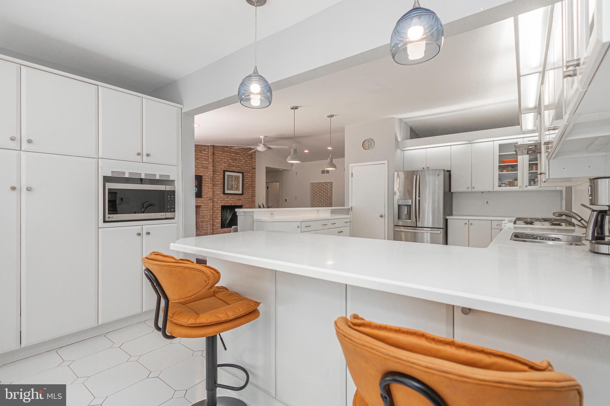 661 Nancy Road Yardley, PA 19067 - Photo 13 of 72 Kitchen and peninsula seating