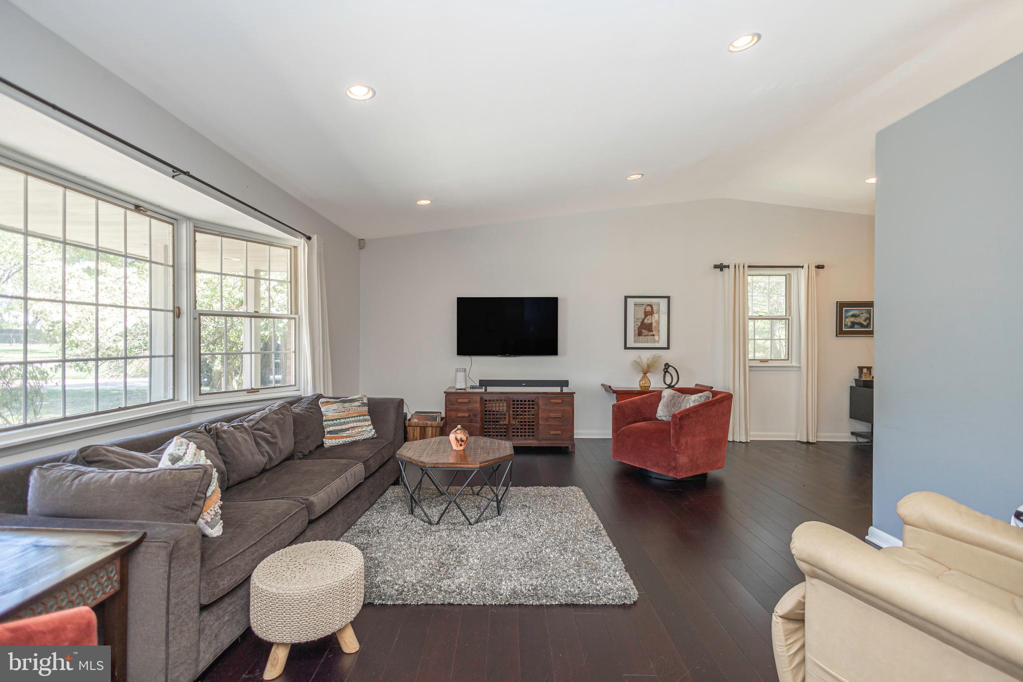 661 Nancy Road Yardley, PA 19067 - Photo 25 of 72 Living Room