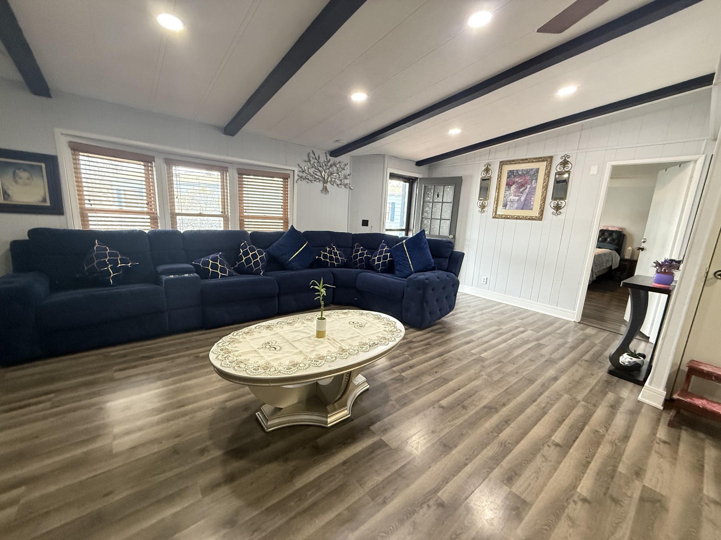588 Hickory Glen Road Matteson, IL 60443 - Photo 29 of 50 a living room with furniture and a wooden floor