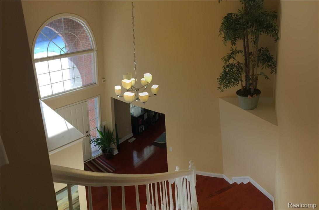 2012 Baron Rochester, MI 48307 - Photo 3 of 26 Foyer