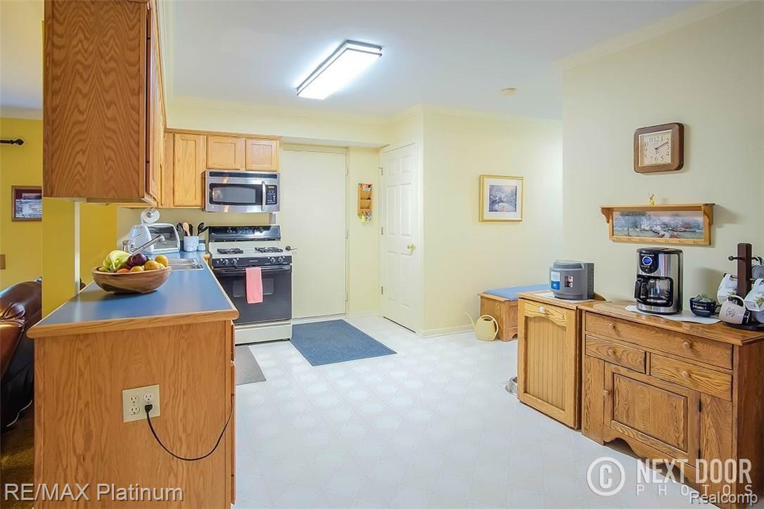 6824 Big Trail Road Holly, MI 48442 - Photo 9 of 28 Kitchen