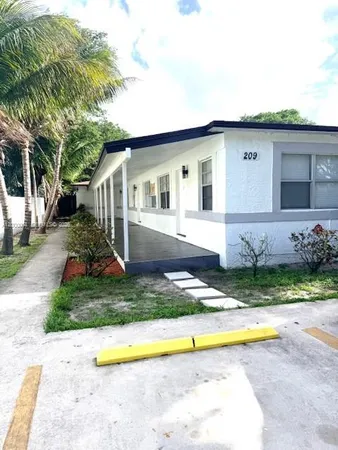 $1,450 | Foster Road, Hallandale Beach, FL 33009