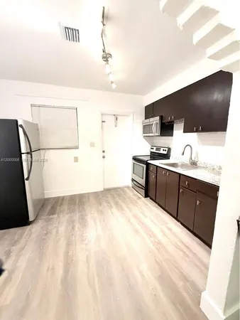 $1,500 | Foster Road, Hallandale Beach, FL 33009