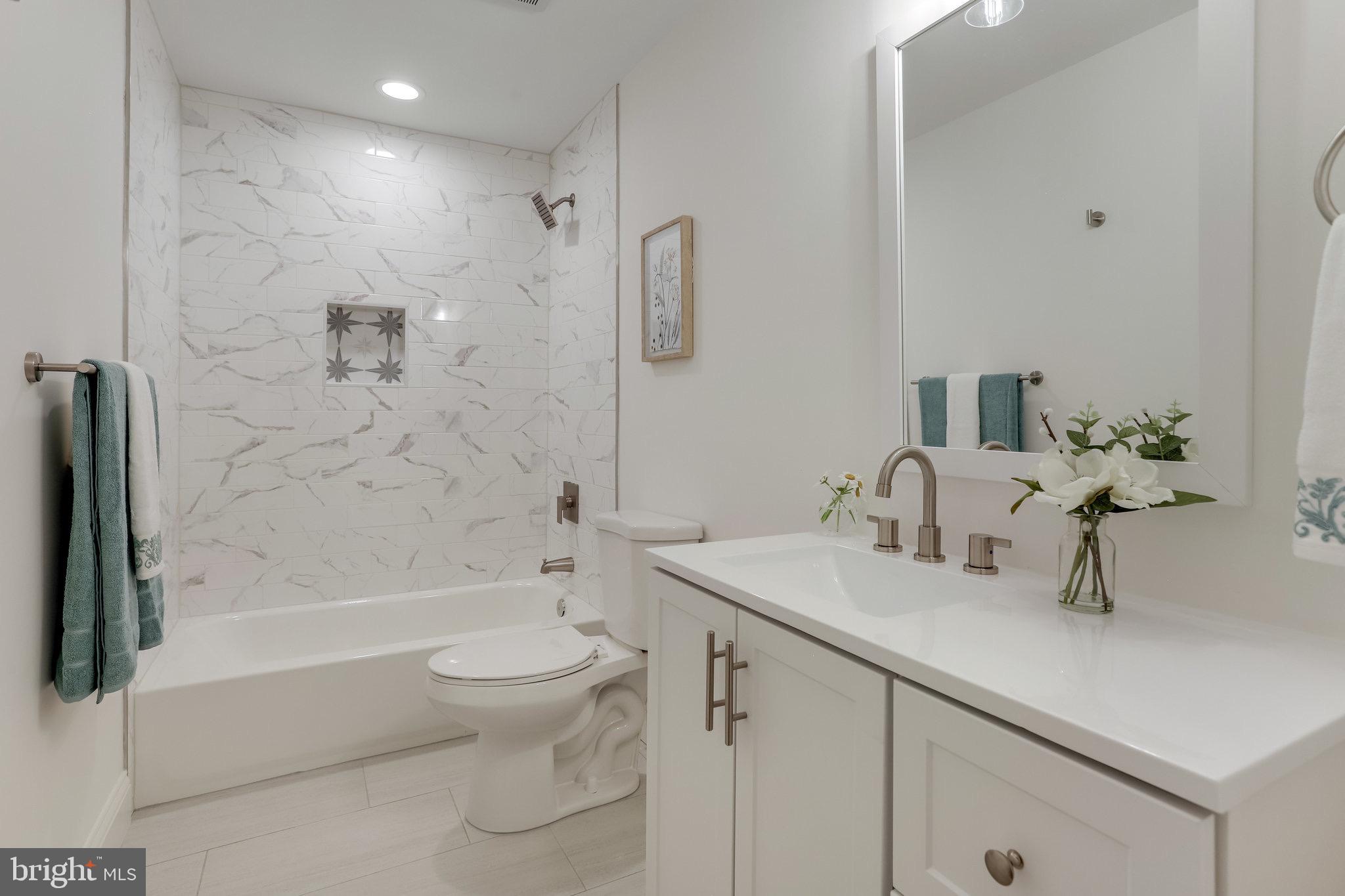 11208 Hunting Horn Lane Reston, VA 20191 - Photo 44 of 69 Hall bath
