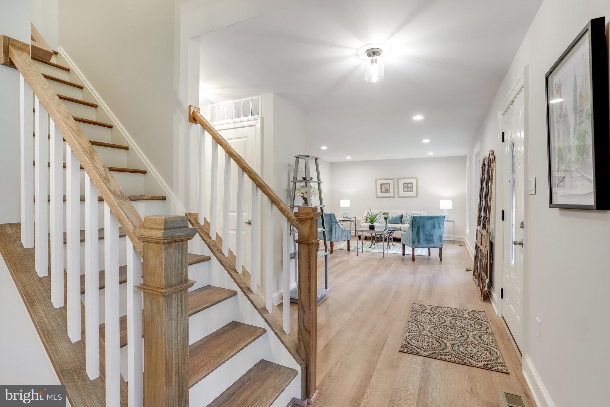 11208 Hunting Horn Lane Reston, VA 20191 - Photo 5 of 69 Welcoming foyer