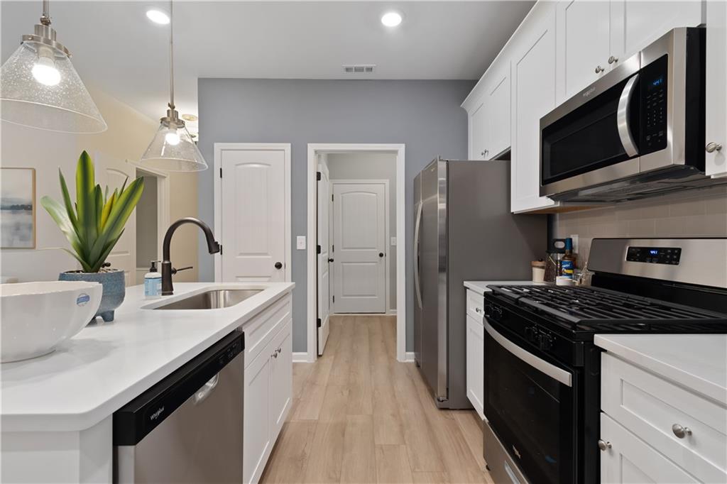 259 Abbotts Xing Circle Hampton, GA 30228 - Photo 9 of 39