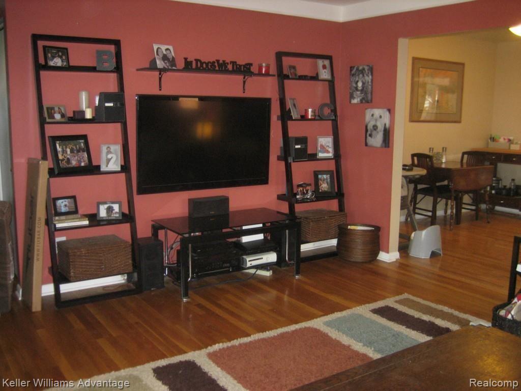 1825 Massoit Road Royal Oak, MI 48073 - Photo 10 of 21 IMG_1782.jpg