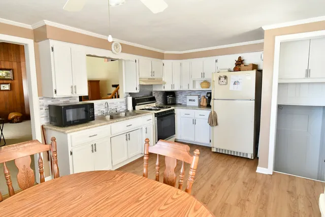 $229,000 | 16411 Claire Lane, South Holland, IL 60473