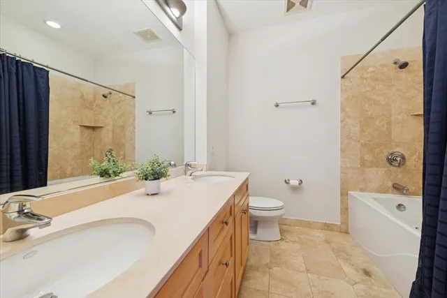 $395,000 | 2700 North Halsted Street, Unit 203, Chicago, IL 60614