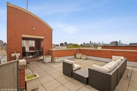 $395,000 | 2700 North Halsted Street, Unit 203, Chicago, IL 60614