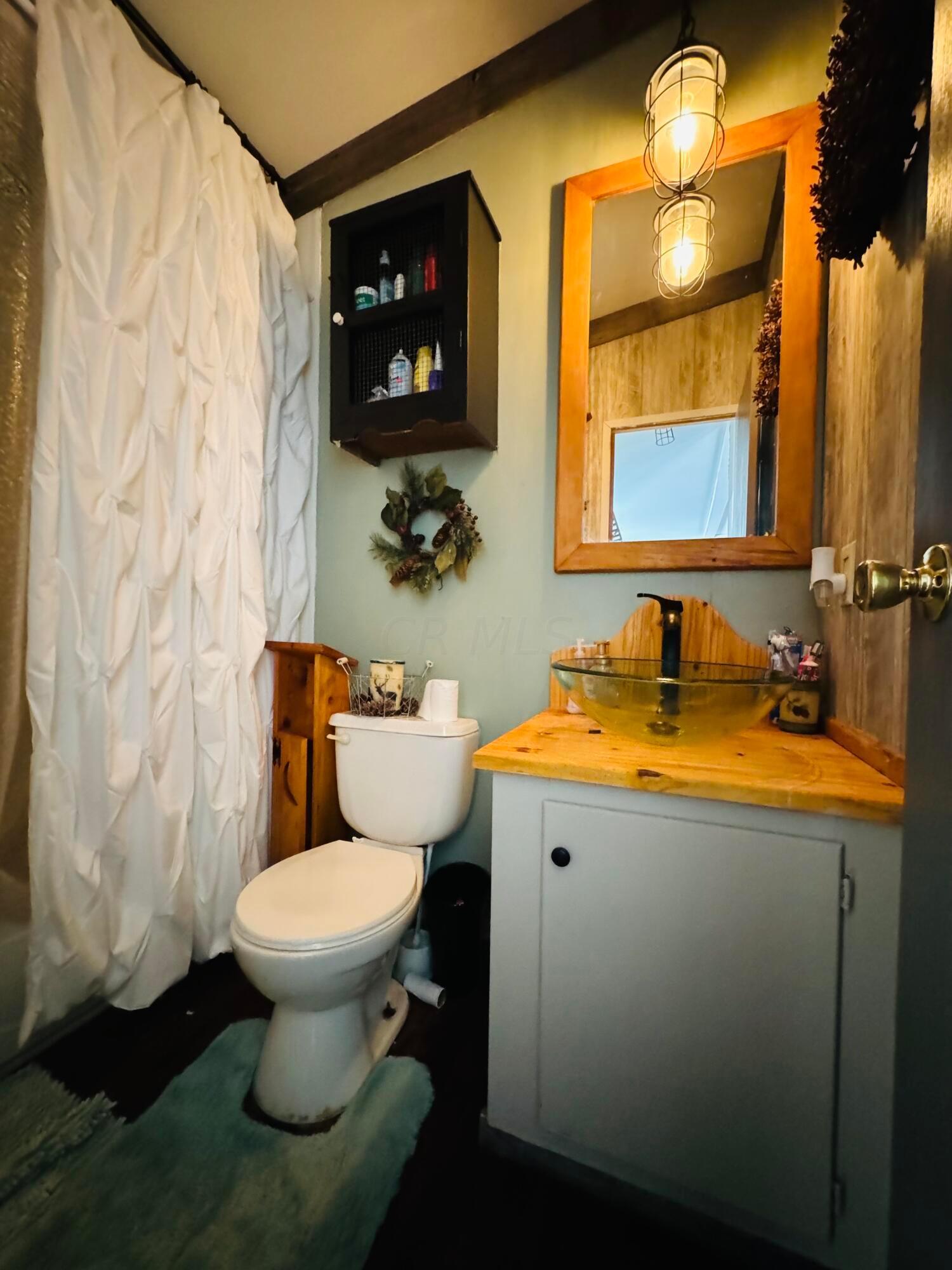 709 South Broadway Street Racine, OH 45771 - Photo 20 of 27 Second bath at end of hall