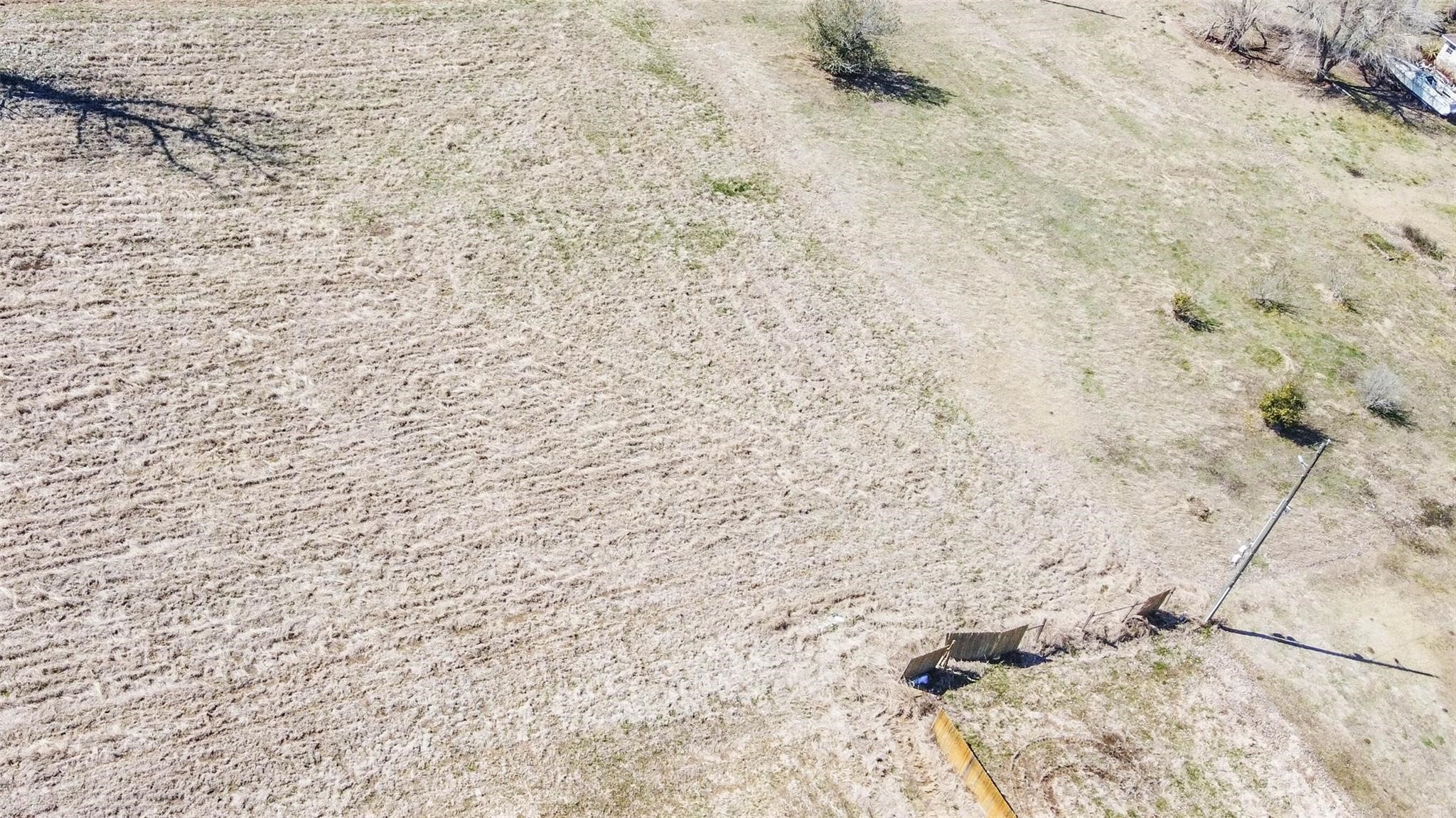 38030 Boot Hill Road East Wallis, TX 77485 - Photo 7 of 19 a bathroom with a bathtub