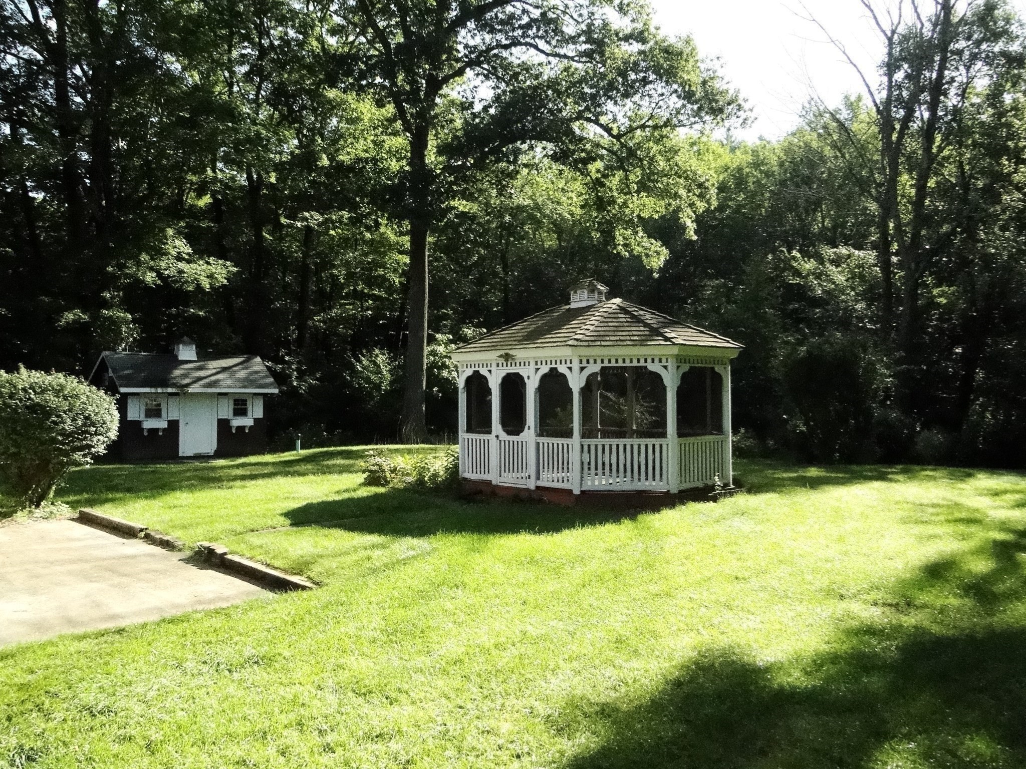 128 Sutton Road Webster, MA 01570 - Photo 4 of 24 Gallery Image 4