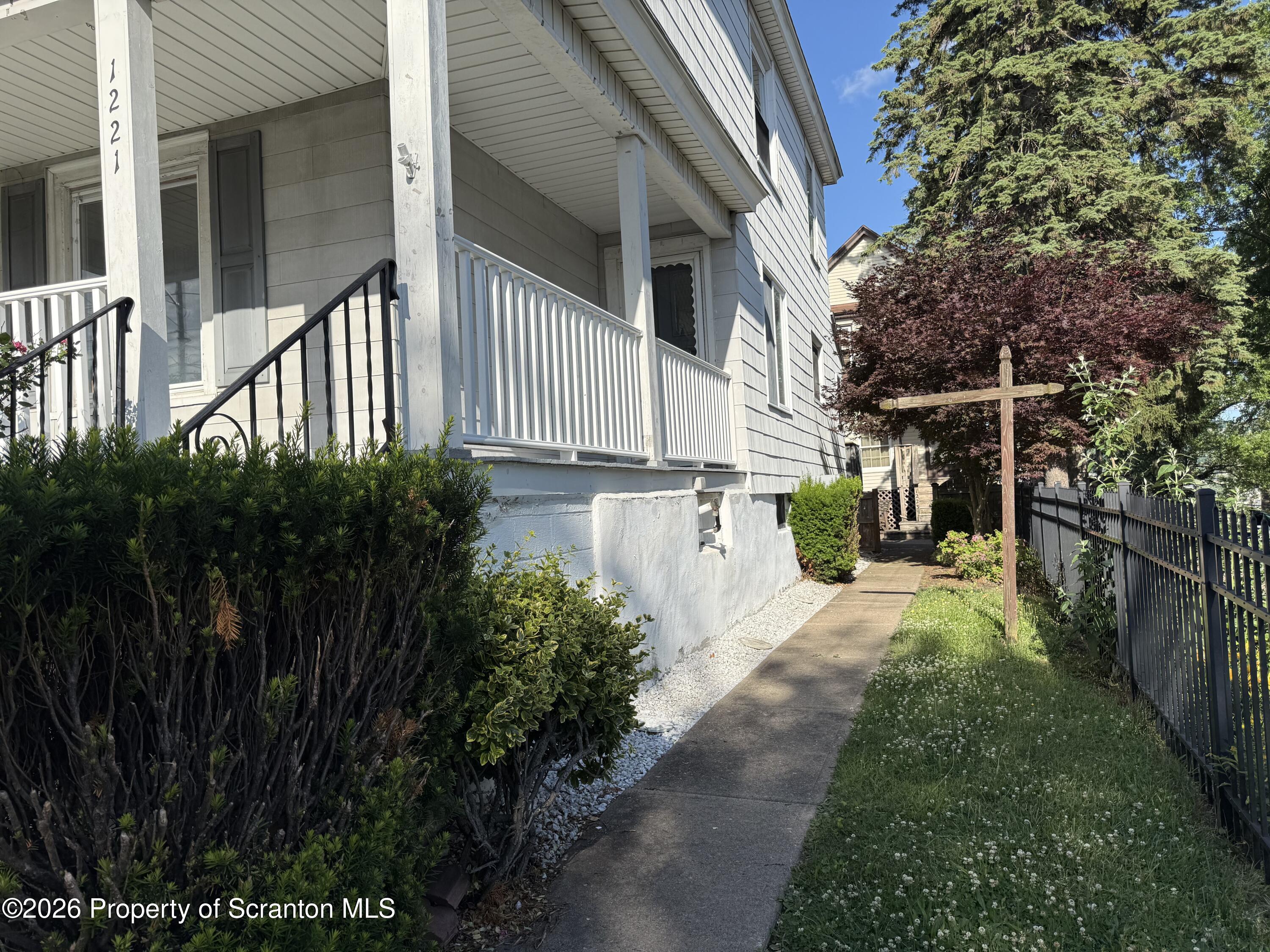 1221 Snyder Avenue Scranton, PA 18504 - Photo 3 of 46 IMG_5214