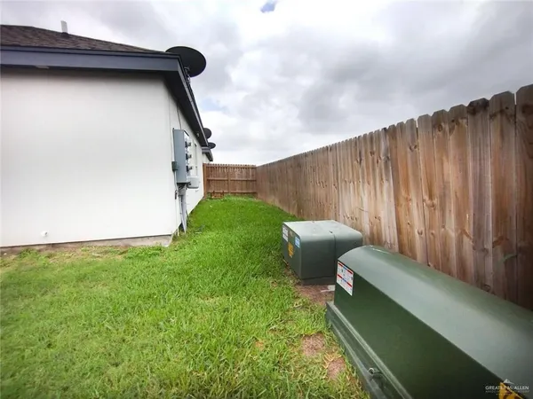 $1,200 | 1001 North Maryland Street, Unit 2, Alton, TX 78573