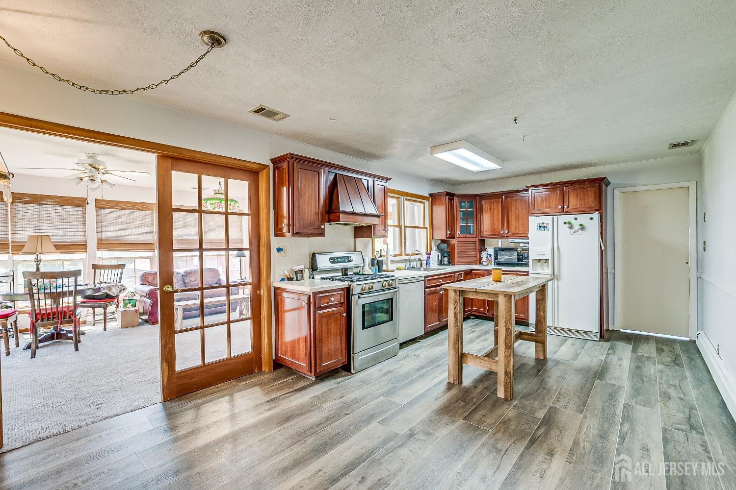 80 Gates Road Somerset, NJ 08873 - Photo 13 of 56 Gallery Image 13