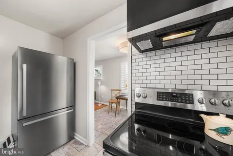 $599,999 | 6801 Radcliffe Drive, Alexandria, VA 22307