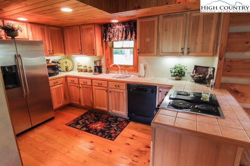 276 East Rivers Edge Boone, NC 28607 - Photo 8 of 41 Gallery Image 8