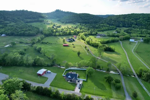 $699,900 | 555 Old Woodbury Pike, Readyville, TN 37149