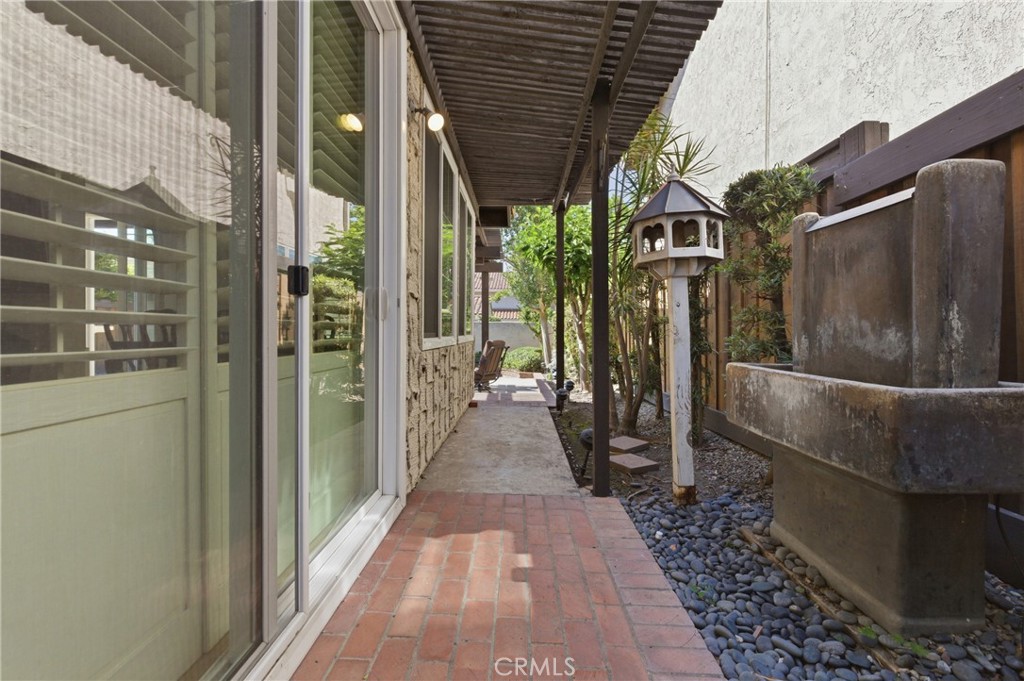 651 Edith Way Long Beach, CA 90807 - Photo 36 of 55 Side yard