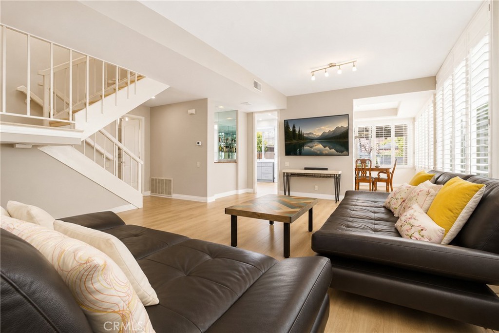 651 Edith Way Long Beach, CA 90807 - Photo 4 of 55