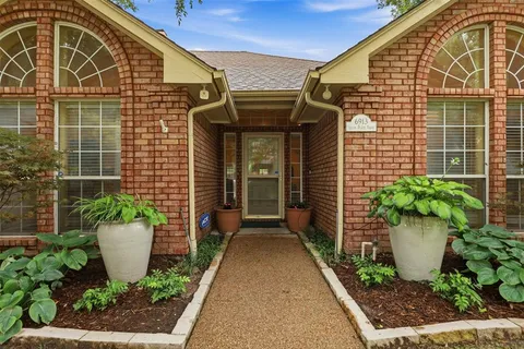 $495,000 | 6913 Allen Pl Drive, Fort Worth, TX 76116