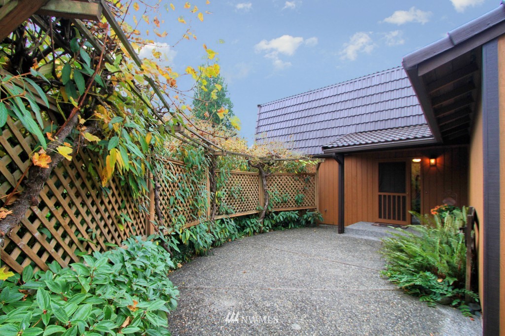 9937 Northeast 202nd Street Bothell, WA 98011 - Photo 3 of 25 Gallery Image 3