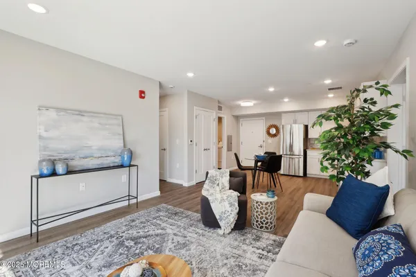 $3,800 | 272 Willow Avenue, Unit 406B, Long Branch, NJ 07740