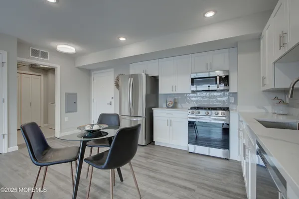 $3,800 | 272 Willow Avenue, Unit 406B, Long Branch, NJ 07740