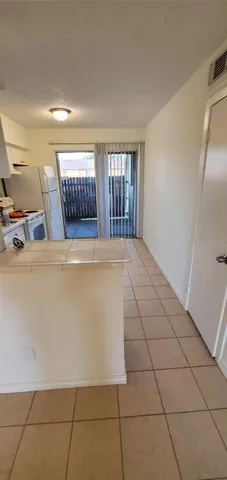 a view of livingroom with furniture