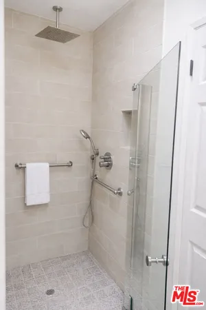 $3,995 | 1242 South Barrington Avenue, Unit 304, Los Angeles, CA 90025