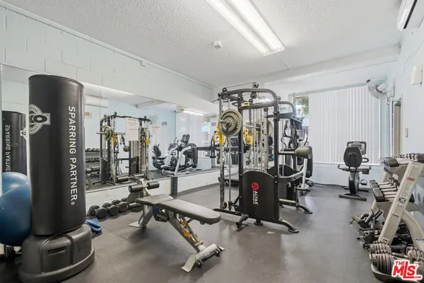 $3,995 | 1242 South Barrington Avenue, Unit 304, Los Angeles, CA 90025