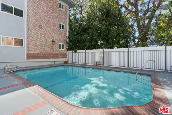 $3,995 | 1242 South Barrington Avenue, Unit 304, Los Angeles, CA 90025