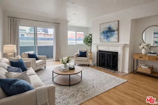 $3,995 | 1242 South Barrington Avenue, Unit 304, Los Angeles, CA 90025