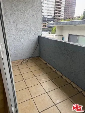 $3,995 | 1242 South Barrington Avenue, Unit 304, Los Angeles, CA 90025