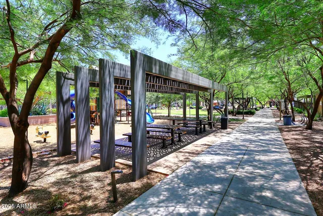 $2,900 | 2442 West Rowel Road, Phoenix, AZ 85085