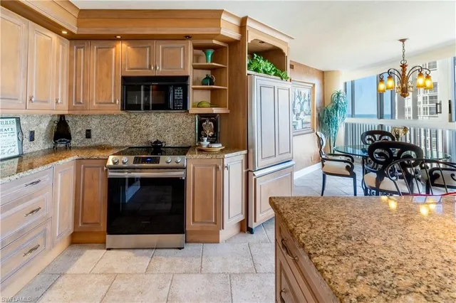 $19,000 | 4041 Gulf Shore Boulevard North, Unit 1007, Naples, FL 34103