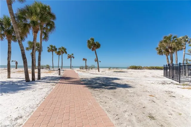 $19,000 | 4041 Gulf Shore Boulevard North, Unit 1007, Naples, FL 34103