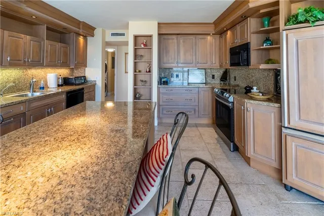 $19,000 | 4041 Gulf Shore Boulevard North, Unit 1007, Naples, FL 34103