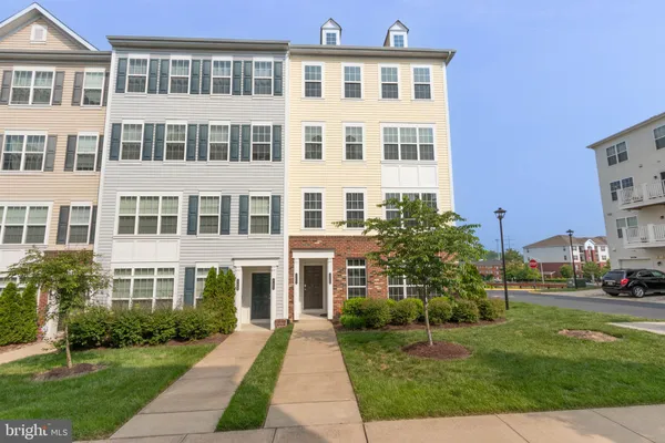 $2,742 | 17002 Beveridge Drive, Dumfries, VA 22026