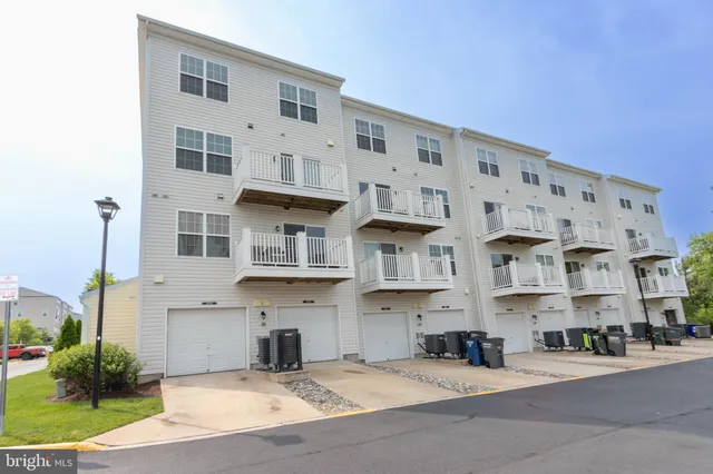 $2,842 | 17002 Beveridge Drive, Dumfries, VA 22026