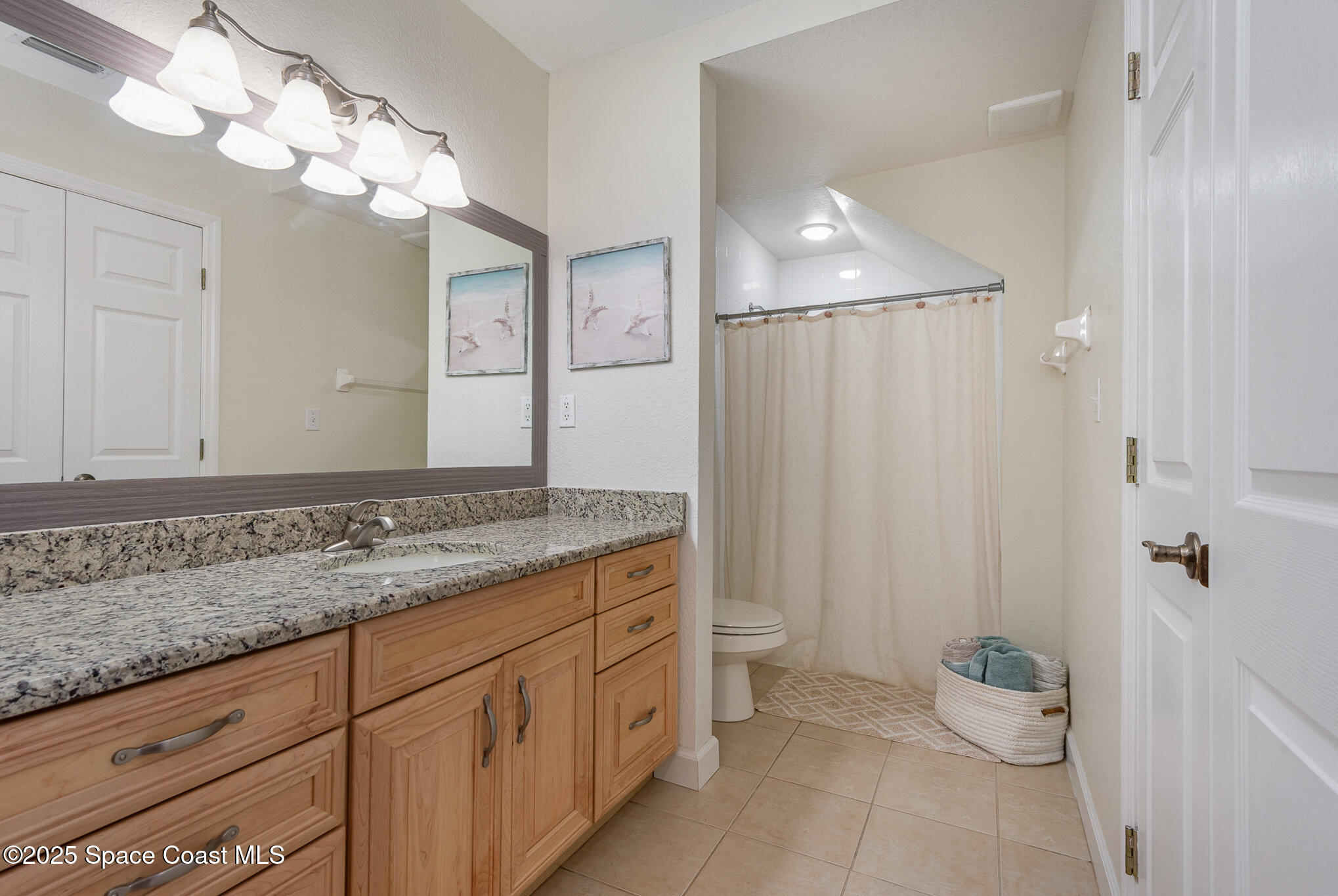 115 Turpial Way, Unit 104 Melbourne, FL 32901 - Photo 14 of 29 Primary Bathroom