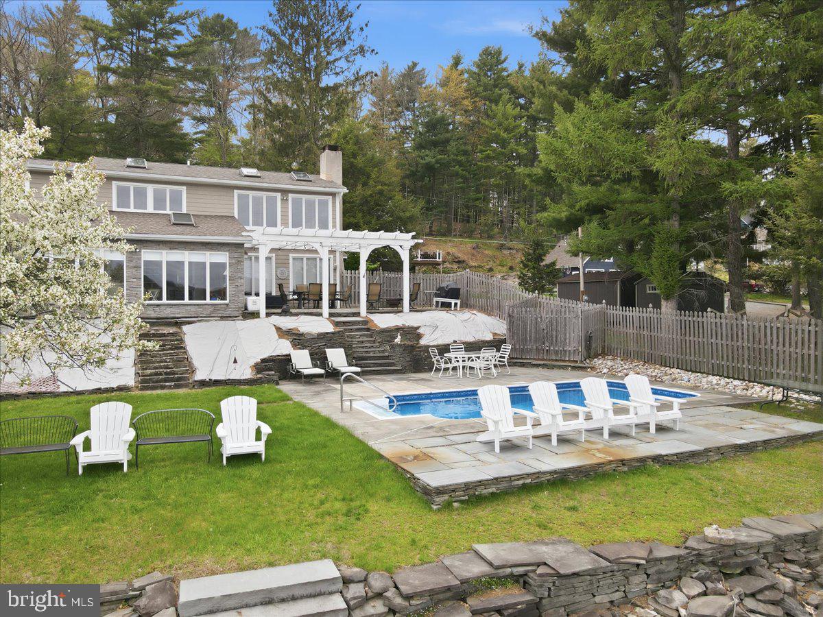 114 Shore Road Tafton, PA 18464 - Photo 8 of 137